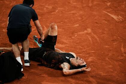 El 3 de junio de 2022, Alexander Zverev debió abandonar las semifinales tras lesionarse el tobillo derecho ante Rafael Nadal; luego, se sometió a una cirugía