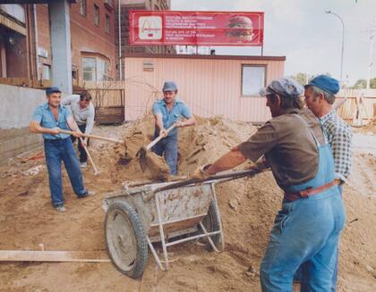 El 3 de mayo de 1989 comenzó la construcción del primer McDonald’s ruso, “el más grande del mundo”, con capacidad para 900 personas.