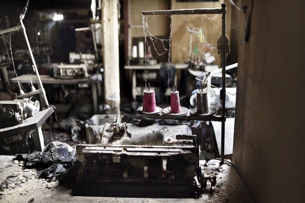 El 30 de marzo de 2006, una joven embarazada, un adolescente y cuatro niños de entre 10 y 3 años –todos de nacionalidad boliviana– murieron en el incendio de un taller textil en Caballito. Recién una década después la Justicia condenó únicamente a los capataces del lugar.