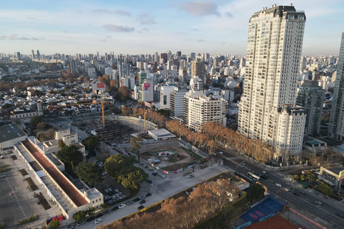 Remate de Chalet, Dos Sucursales Bancarias y Galpón de 5000 m²: ¡Oportunidades Únicas! Remate de Chalet, Dos Sucursales Bancarias y Galpón de 5000 m²: ¡Oportunidades Únicas!