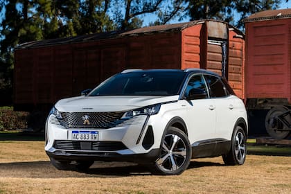 El 3008 es uno de los dos modelos que bajó Peugeot para febrero