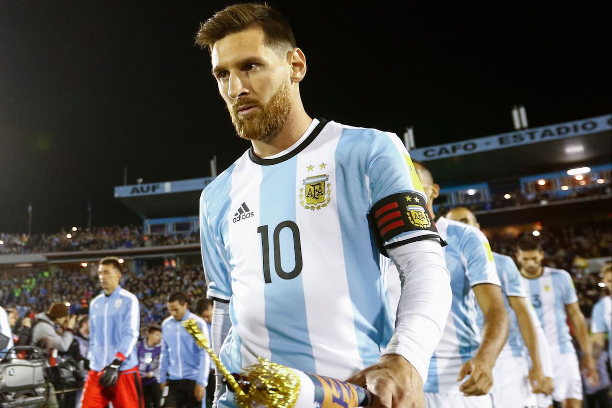 El 31 de agosto de 2017 fue la última vez que Messi jugó en Montevideo, en el Centenario, el mismo escenario de las dos visitas anteriores, en 2005 y 2009; el clásico de mañana será en el estadio de Peñarol