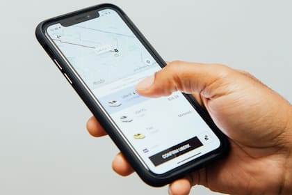 El 51% de las mujeres que utiliza la app de UBER comparte la ruta de su viaje con personas de su confianza