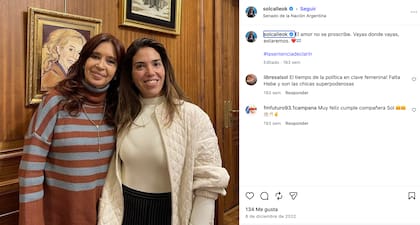 El 6 de diciembre de 2022, Calle posteó una foto con Cristina Kirchner en el Senado.