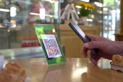 El 66% de los argentinos bancarizados ha aumentado el uso de la billetera virtual como medio de pago a raíz de la pandemia, asegura un estudio privado