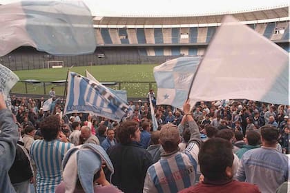 El 7 de marzo de 1999, unos 30.000 hinchas de Racing colmaron el Cilindro a pesar de que no había partido