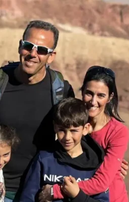 El 7 de octubre de 2023 terroristas de Hamás entraron a la casa de los Yahalomi; Batsheva logró salvar a dos de sus hijos