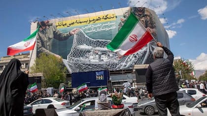 El 8 de abril, Irán y Estados Unidos acordaron un alto el fuego de dos semanas, lo que provocó celebraciones en Teherán