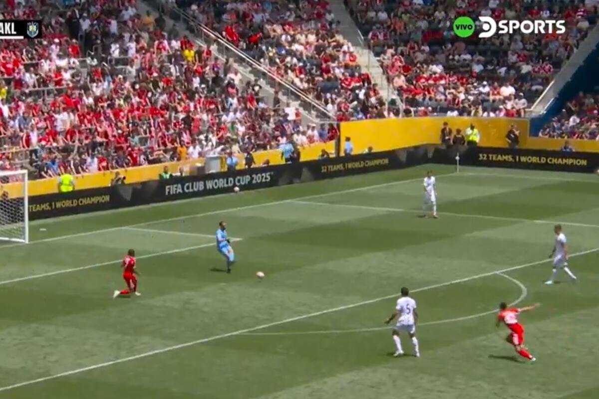 El 9-0 de Bayern Munich, convertido por Musiala, nació de un blooper del arquero Tracey, de Auckand City: venía siendo el mejor de su equipo...