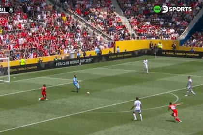 El 9-0 de Bayern Munich, convertido por Musiala, nació de un blooper del arquero Tracey, de Auckand City: venía siendo el mejor de su equipo...