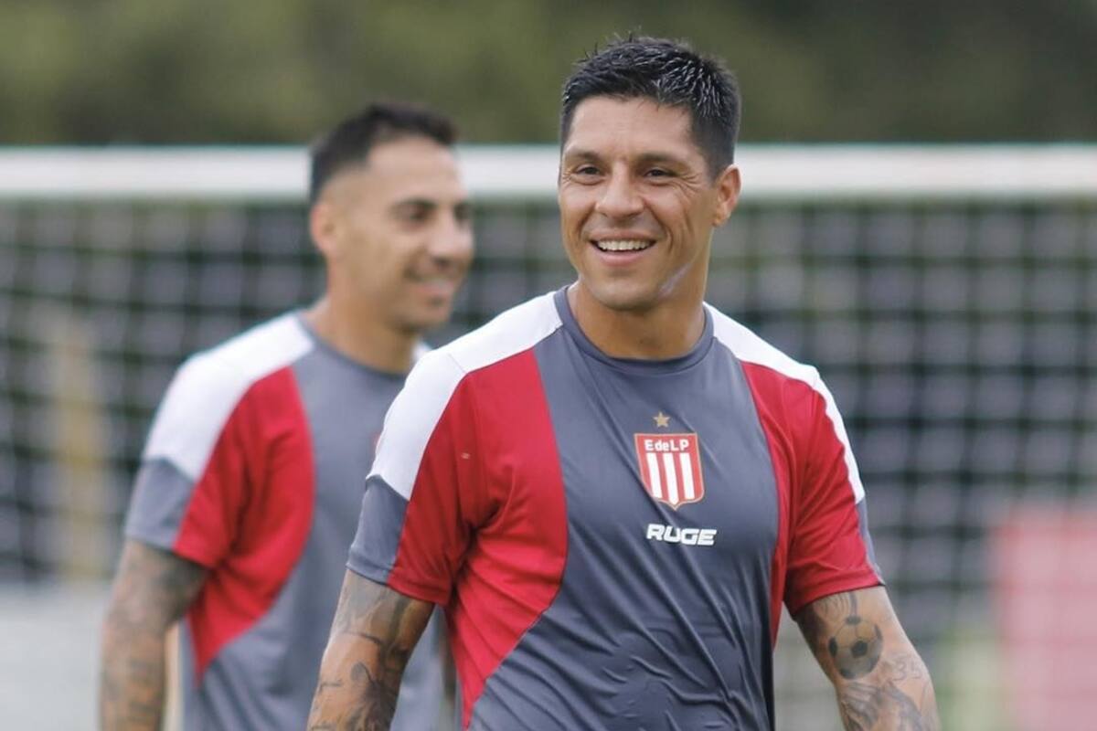 "El 90 por ciento de su juego pasa por la cabeza y eso lo transforma en un futbolista importantísimo", la sentencia de Juan Sebastián Verón sobre el valor de Enzo Pérez en Estudiantes