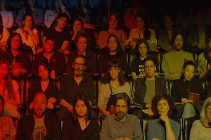 El público, inauguró el FIBA como un gran gesto alumbrador de lo que se venía