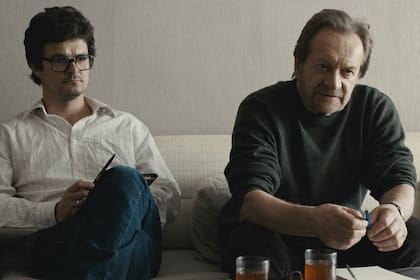 El pantano, con dos periodistas centrados en la investigación de un crimen en los años 80