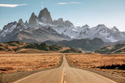 El cerro Fitz Roy desde la ruta.