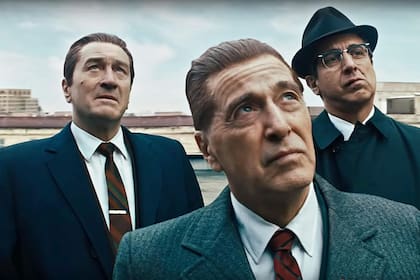 Robert De Niro, Al Pacino y Ray Romano en El irlandés, que tras su estreno en Netflix sigue en cartel en una veintena de salas