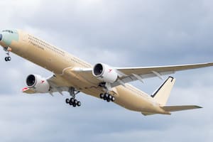 Ponen en el aire un avión capaz de volar 22 horas seguidas y recorrer 18.500 kilómetros sin escalas