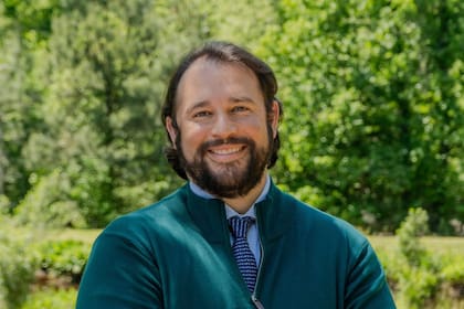 El abogado de inmigración Andrés López recomendó un plazo estimado para presentar la solicitud con tiempo