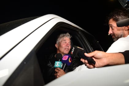 El abogado Fernando Burlando, fue acompañado de su pareja, Barby Franco