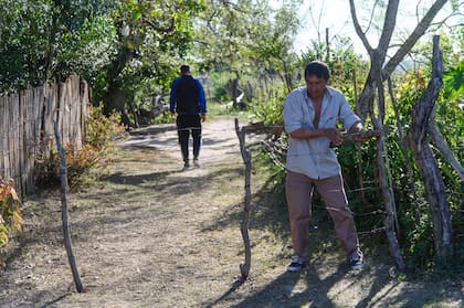 El abogado Fernando Burlando llega a la casa de la abuela de Loan, junto al padre y los hermanos del niño, en 9 de Julio, Corrientes