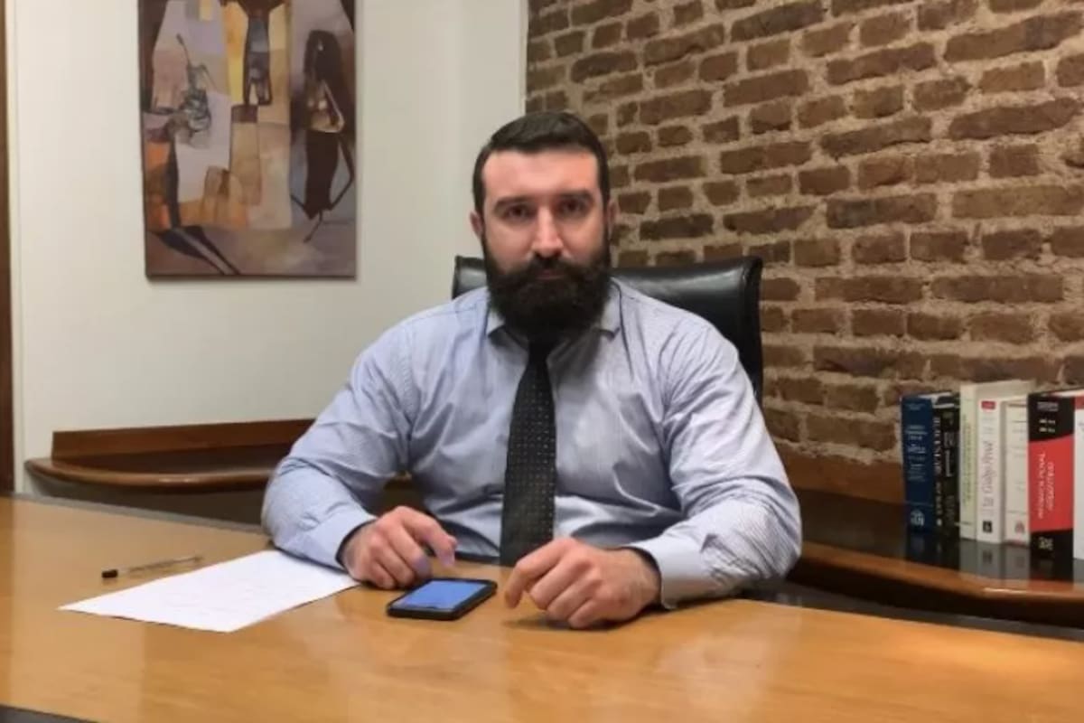 El abogado FrancIsco Oneto, precandidato a vicegobernador bonaerense de Milei, denunció a Kicillof e Insfrán