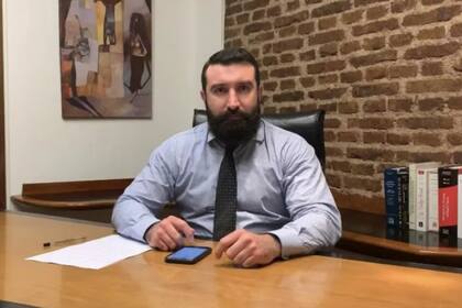 El abogado FrancIsco Oneto, precandidato a vicegobernador bonaerense de Milei, denunció a Kicillof e Insfrán