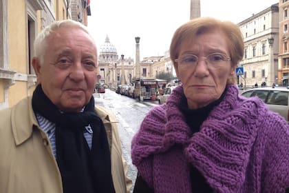 El abogado Juan Carlos Vega y Lidia Guerrero, madre de Víctor Saldaña, el argentino condenado a muerte en el estado de Texas, en EE.UU.