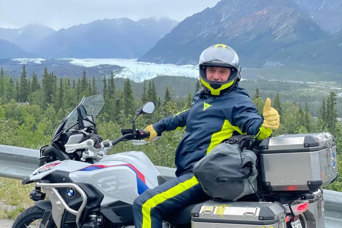 El abogado Pablo Lara durante la travesía realizada desde Alaska a Buenos Aires. Foto: Nicolás Lara (Gentileza El País Uruguay)