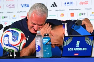 Un jugador paraguayo se puso a llorar en la conferencia de prensa y Alfaro lo abrazó