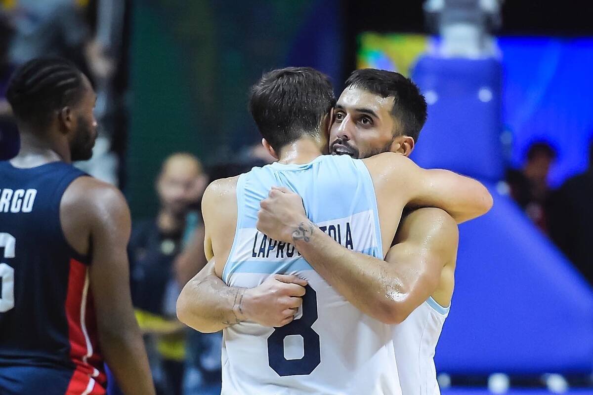 El abrazo de Campazzo con Laprovíttola Tras el final