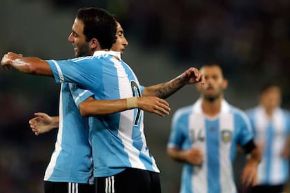 Gonzalo Higuaín y Ángel Di María comparten el sexto lugar entre los máximos artilleros albicelestes