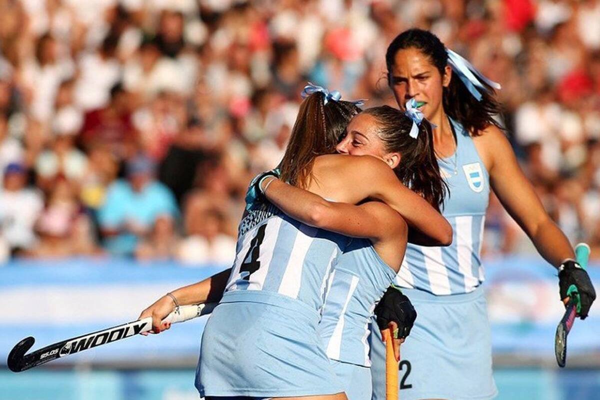 El abrazo de las chicas y un envión inmenso hacia la final del hockey 5