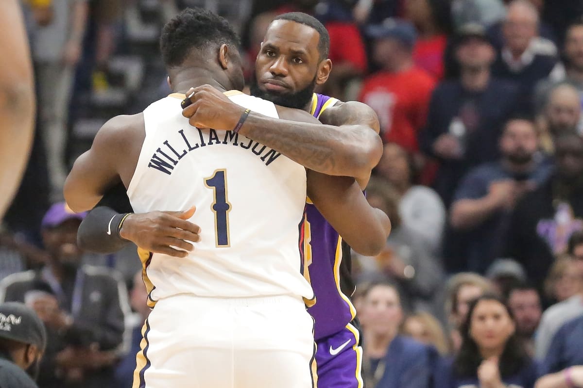 El abrazo de Lebron James y Zion Williamson