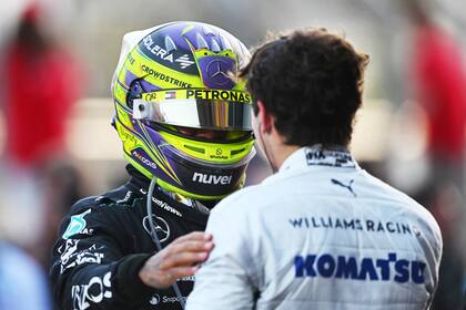 El abrazo de Lewis Hamilton a Franco Colapinto luego del octavo puesto del piloto argentino en el Gran Premio de Azerbaiyán 2024
