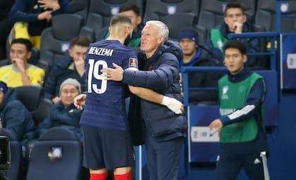 El abrazo del delantero y el DT durante un amistoso previo al Mundial
