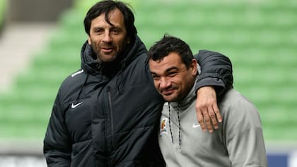 El abrazo entre Aspirina Pérez y el capitán de los Jaguares, Agustín Creevy: el mensaje de unidad antes del final