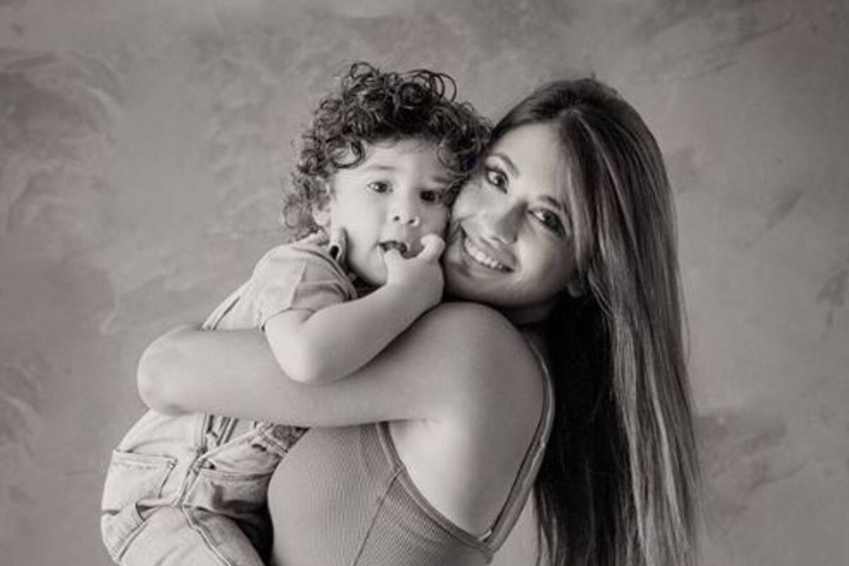 El abrazo entre el más pequeño de la familia Messi y el gigantesco perro impactó en las redes.