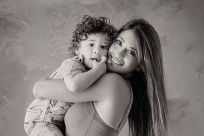 El abrazo entre el más pequeño de la familia Messi y el gigantesco perro impactó en las redes.