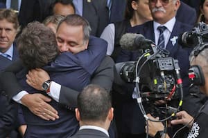 El apoyo incondicional de Milei a Adorni que no alcanzó para sostenerlo en el Gobierno