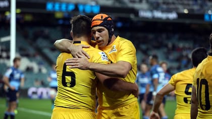 El abrazo entre Matera y Petti tras el try del primero