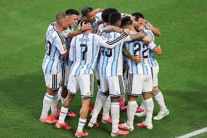 El abrazo grupal tras el gol