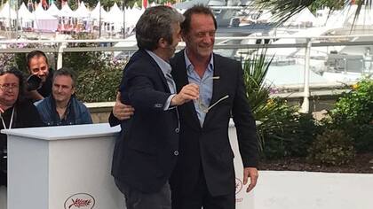 El abrazo. Ricardo Darín y el actor francés Vincent Lindon se halagaron mutuamente