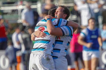 El abrazo y el desahogo final de los jugadores del SIC