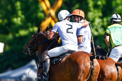 El abrazo y la felicidad de Alfredo Bigatti y del Torito Victorino Ruiz Jorba: Los Machitos volvió a ganar en el final