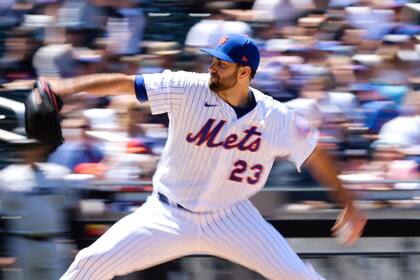El abridor de los Mets de Nueva York David Peterson trabaja en el cuarto inning del encuentro ante los Marlins de Miami, el lunes 20 de junio de 2022, en Nueva York. (AP Foto/Jessie Alcheh)