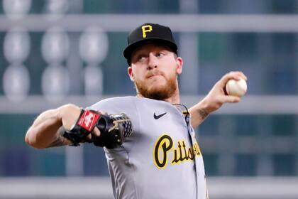 El abridor de los Piratas de Pittsburgh, Bailey Falter lanza ante los Astros de Houston durante el primer episodio del juego de béisbol, el martes 30 de julio de 2024, en Houston. (AP Foto/Michael Wyke)