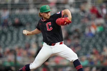 El abridor Tanner Bibee firma contrato de cinco años con los Guardianes