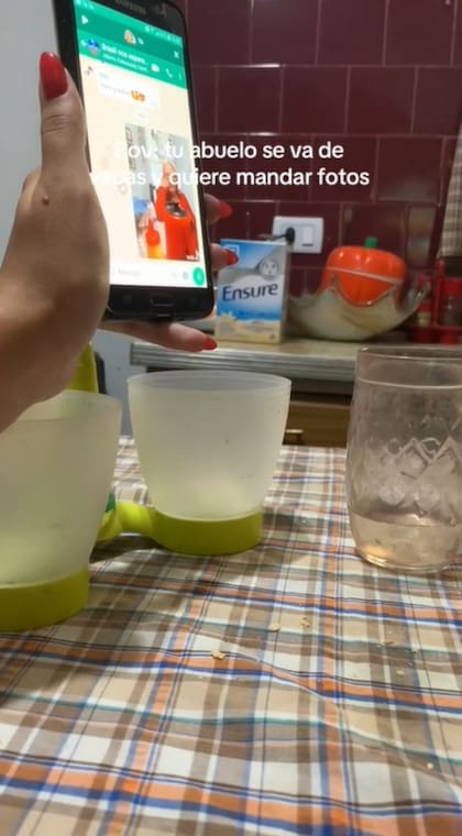El abuelo de Iara aprendió por primera vez a utilizar la cámara de fotos del celular