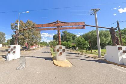 El acceso a Coronel Belisle, Río Negro