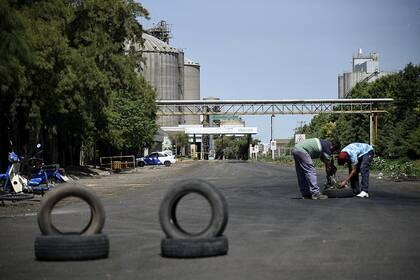 El acceso a la planta de Vicentin en San Lorenzo fue cortado por los trabajadores