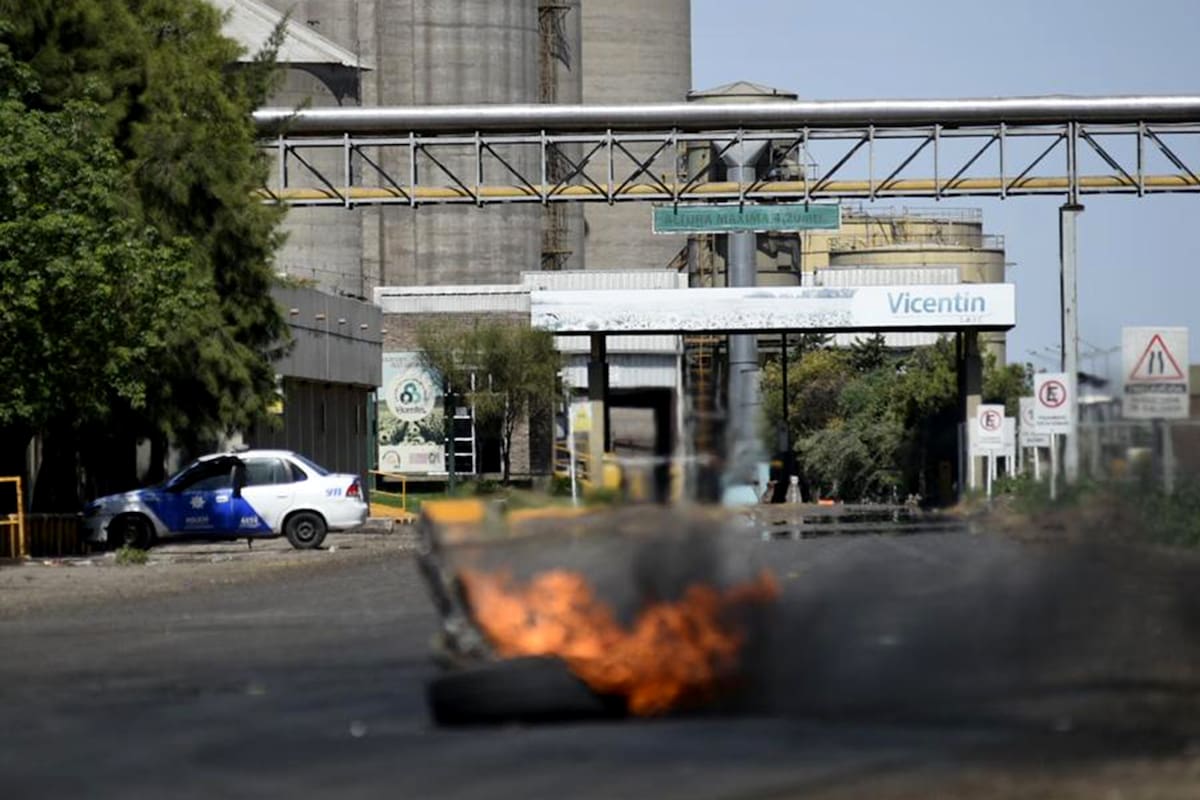 El acceso a la planta de Vicentin en San Lorenzo fue cortado por los trabajadores